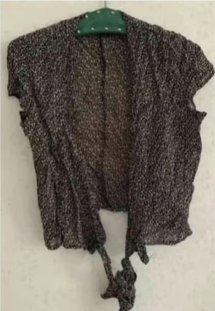 Zwarte top, tuniek, blouse witte bloemetjes; overslag; Small, Ophalen of Verzenden, Zo goed als nieuw, Maat 36 (S), Zwart