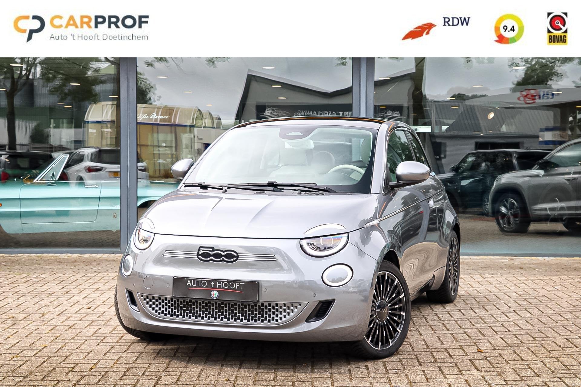 Fiat 500e La Prima 42 kWh PANO / STOELVERW / ALL SEASON, Gebruikt, 118 pk, Automatische klimaatregeling, 4 stoelen