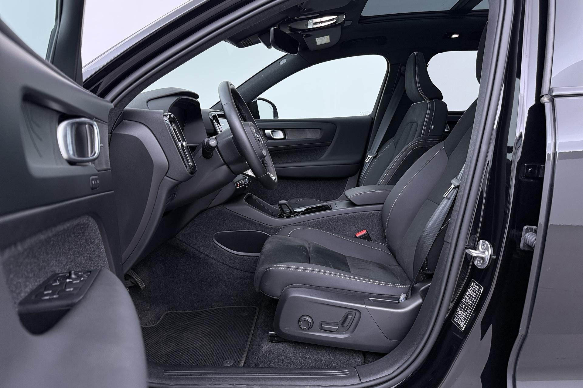 Volvo XC40 Twin Motor Ultra 82 kWh | ACC | Panoramadak | 360, Auto's, Volvo, Automaat, 82 kWh, 540 km, Leder en Stof
