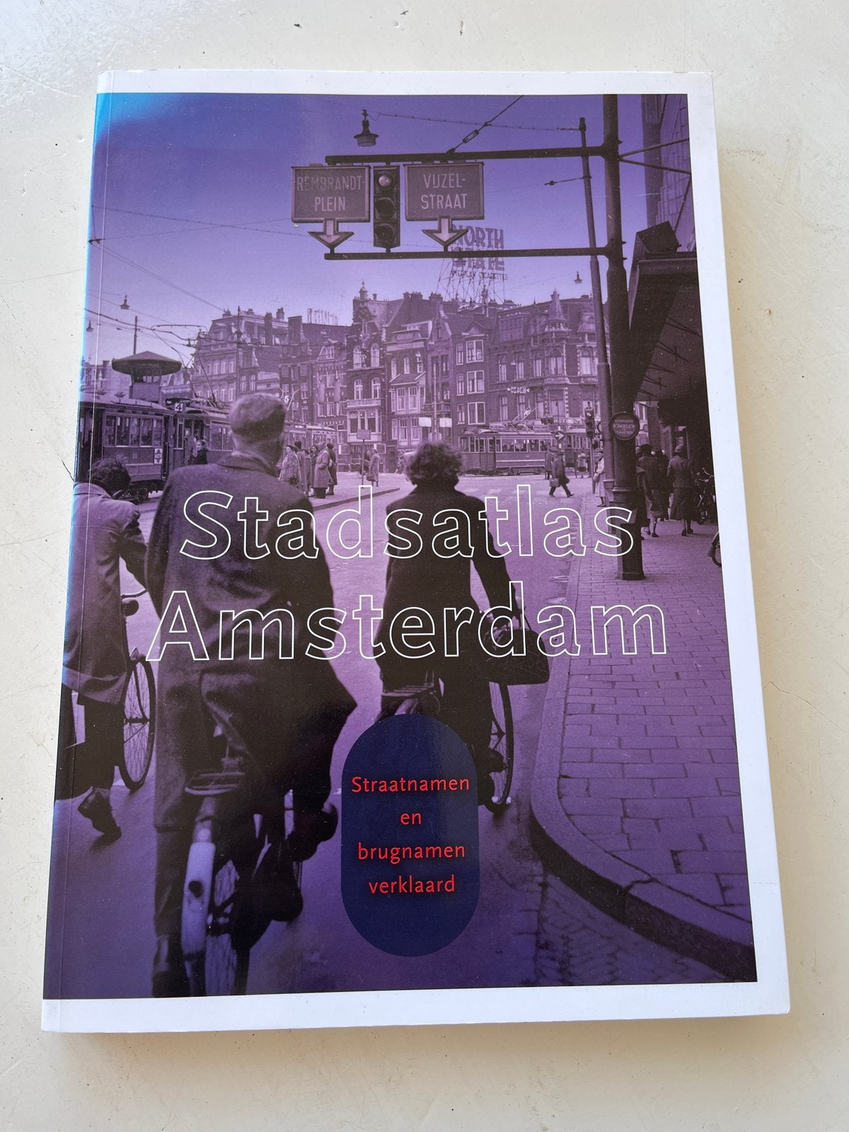 Stadsatlas Amsterdam: Straatnamen en brugnamen verklaard, Boeken, Bosatlas, 2000 tot heden, Nieuw, Ophalen of Verzenden