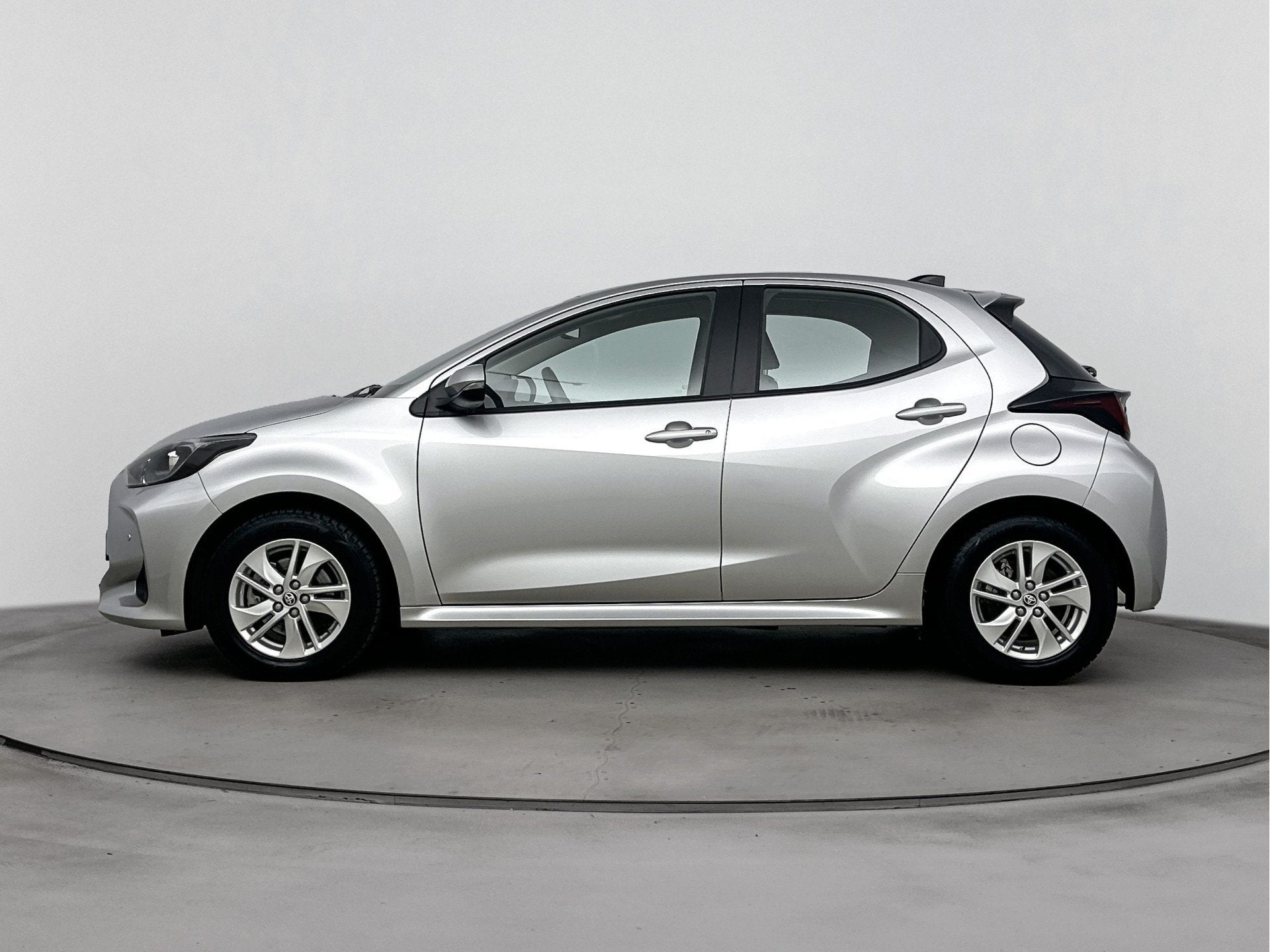 Toyota Yaris 1.5 Hybrid 115 Dynamic Limited | Parkeersensore, 12 maanden, Stof, Gebruikt, 116 pk