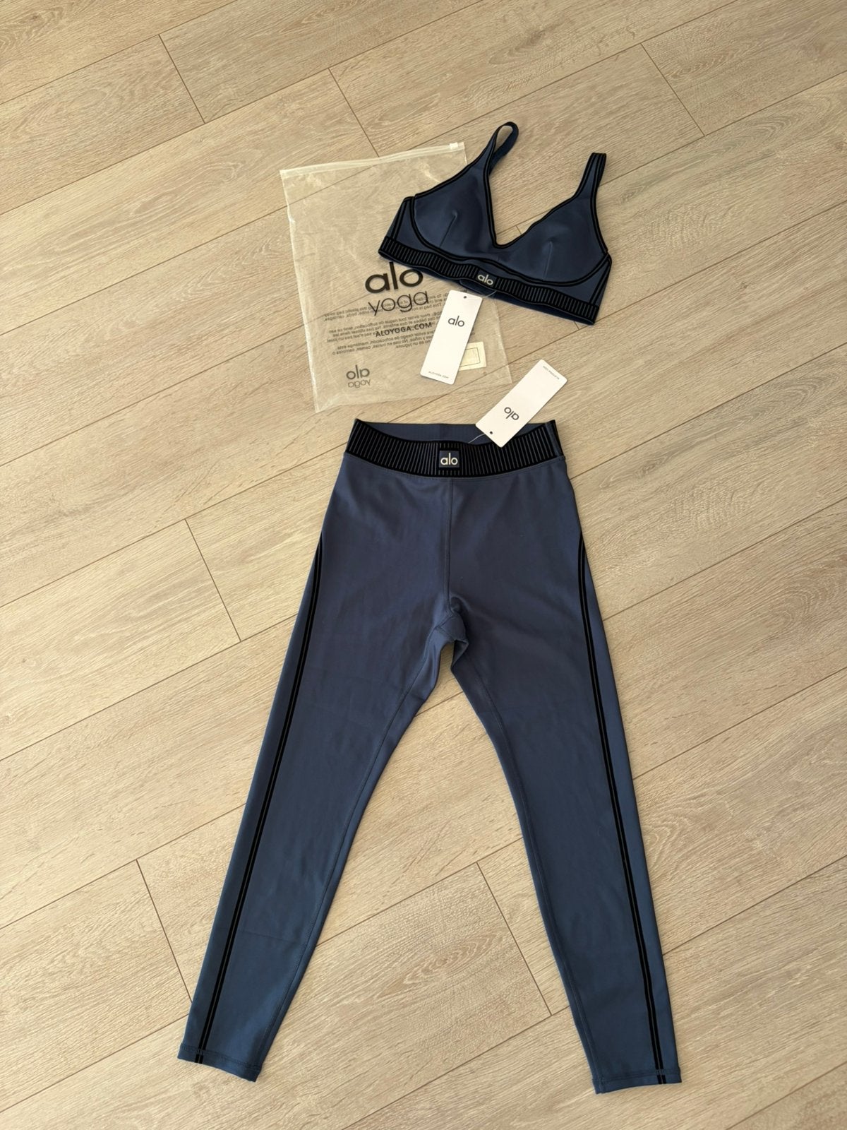 Alo Yoga Sport set, Kleding | Dames, Sportkleding, Blauw, Nieuw, Ophalen of Verzenden, Yoga