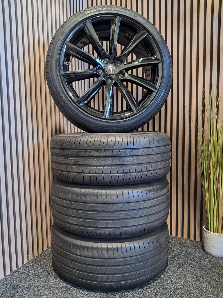 Mooie 19 inch Zwarte Velgenset Tesla Model 3 / Model Y, Gebruikt, ., Banden en Velgen, 235 mm
