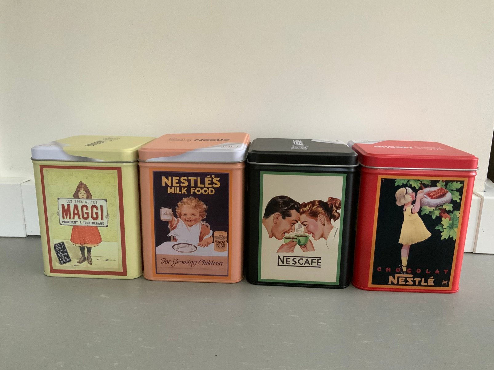 Blikken Nestlé 4 stuks splinternieuw, Ophalen, Nieuw, Overige, Overige merken