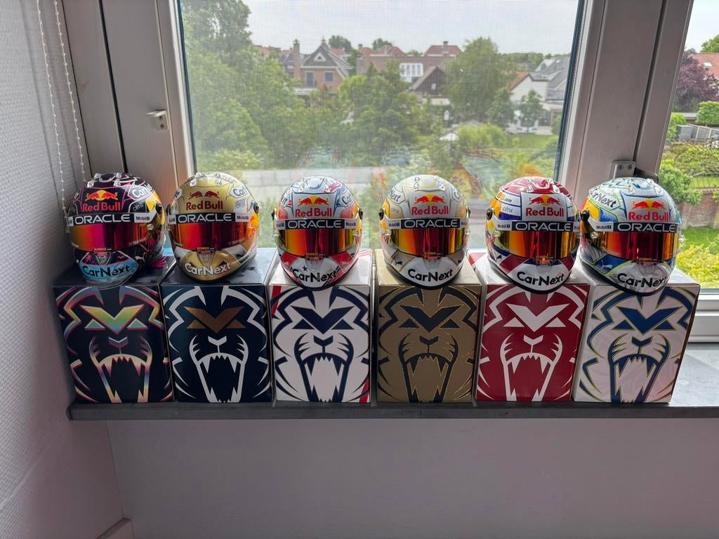 Max Verstappen 1/2 helmen schaalmodel, Ophalen of Verzenden, Zo goed als nieuw, Formule 1