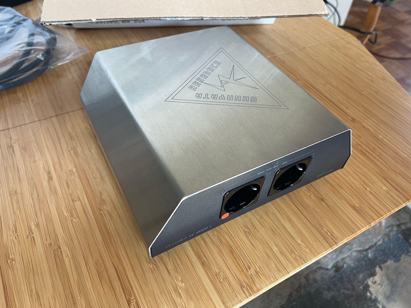 Shunyata Research Hydra Alpha Model 2 Power Conditioner, Overige merken, Overige systemen, Ophalen of Verzenden, Zo goed als nieuw
