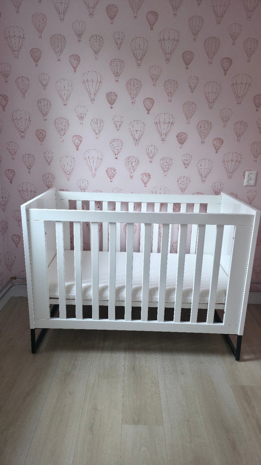 Wit ledikant met matras - lichte schade aan rand, Kinderen en Baby's, Ophalen, Gebruikt, Ledikant
