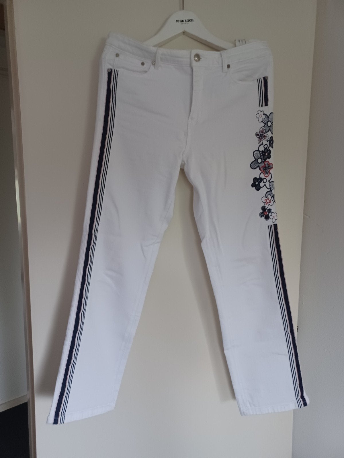 Riverwoods witte broek met bloemen en streep, maat 31, Kleding | Dames, Maat 38/40 (M), Wit, Ophalen of Verzenden, Zo goed als nieuw