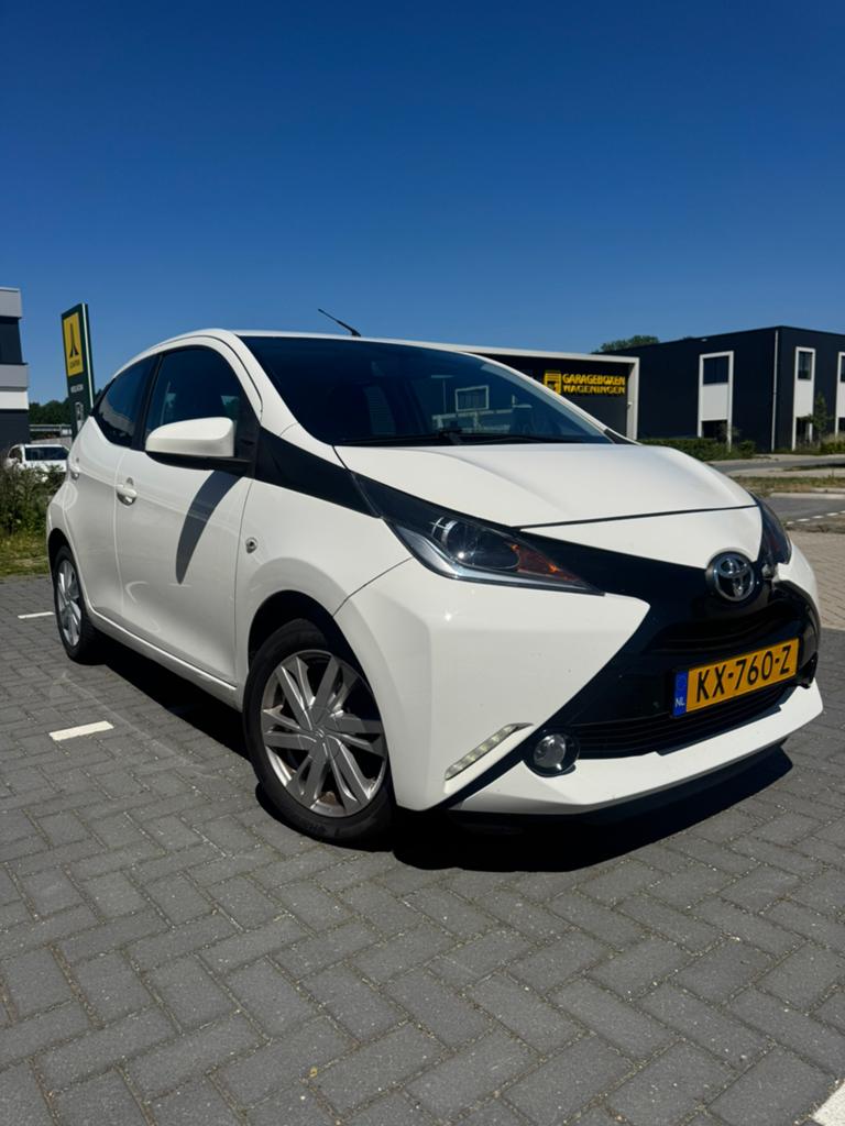 Toyota Aygo 2016 | nieuwe apk | airco | bluetooth | camera |, Voorwielaandrijving, Stof, Euro 6, Wit