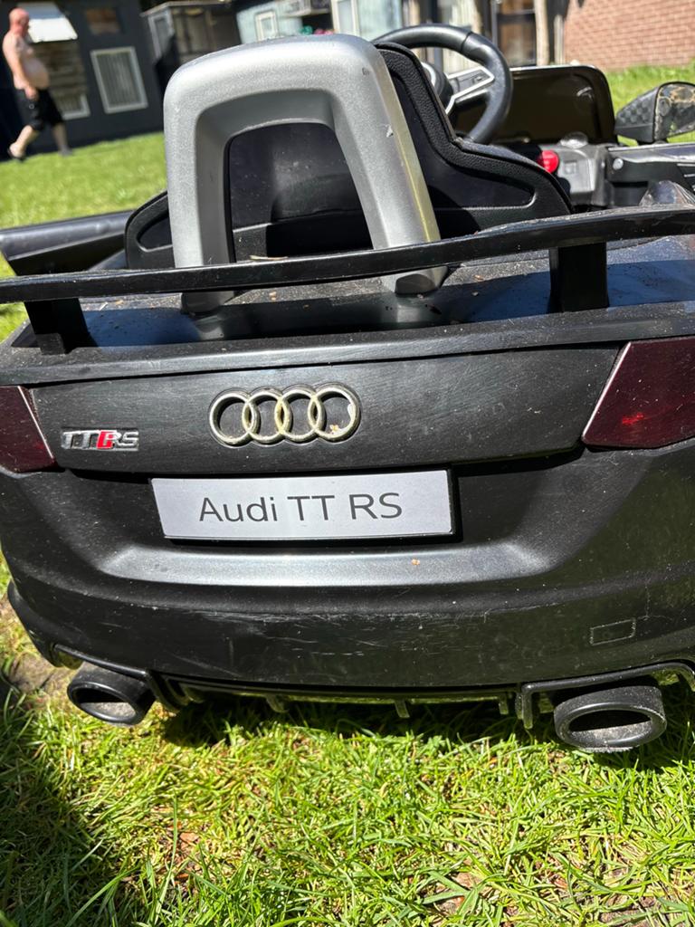 Audi TT RS elektrische kinderauto - Zwart, Ophalen, Gebruikt