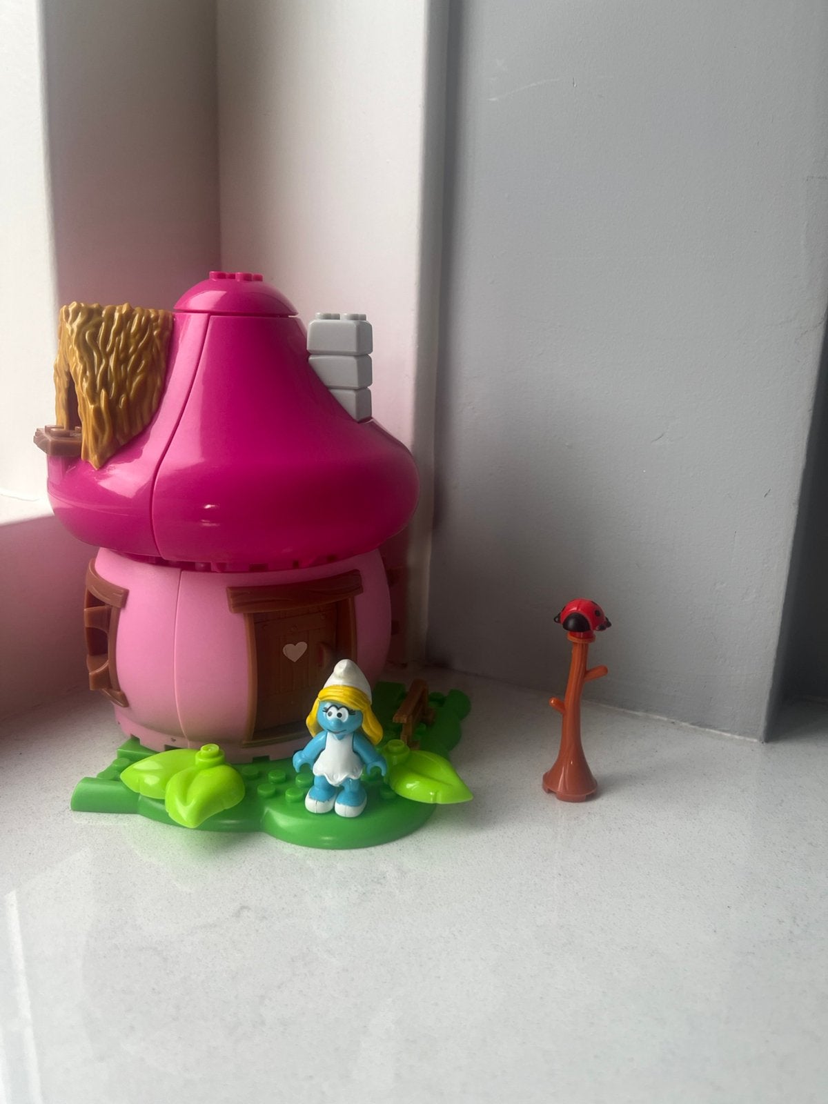 Mega Bloks smurfin-set (setnummer 10707), Verzamelen, Ophalen of Verzenden, Zo goed als nieuw, Smurfin, Huisje of Attribuut