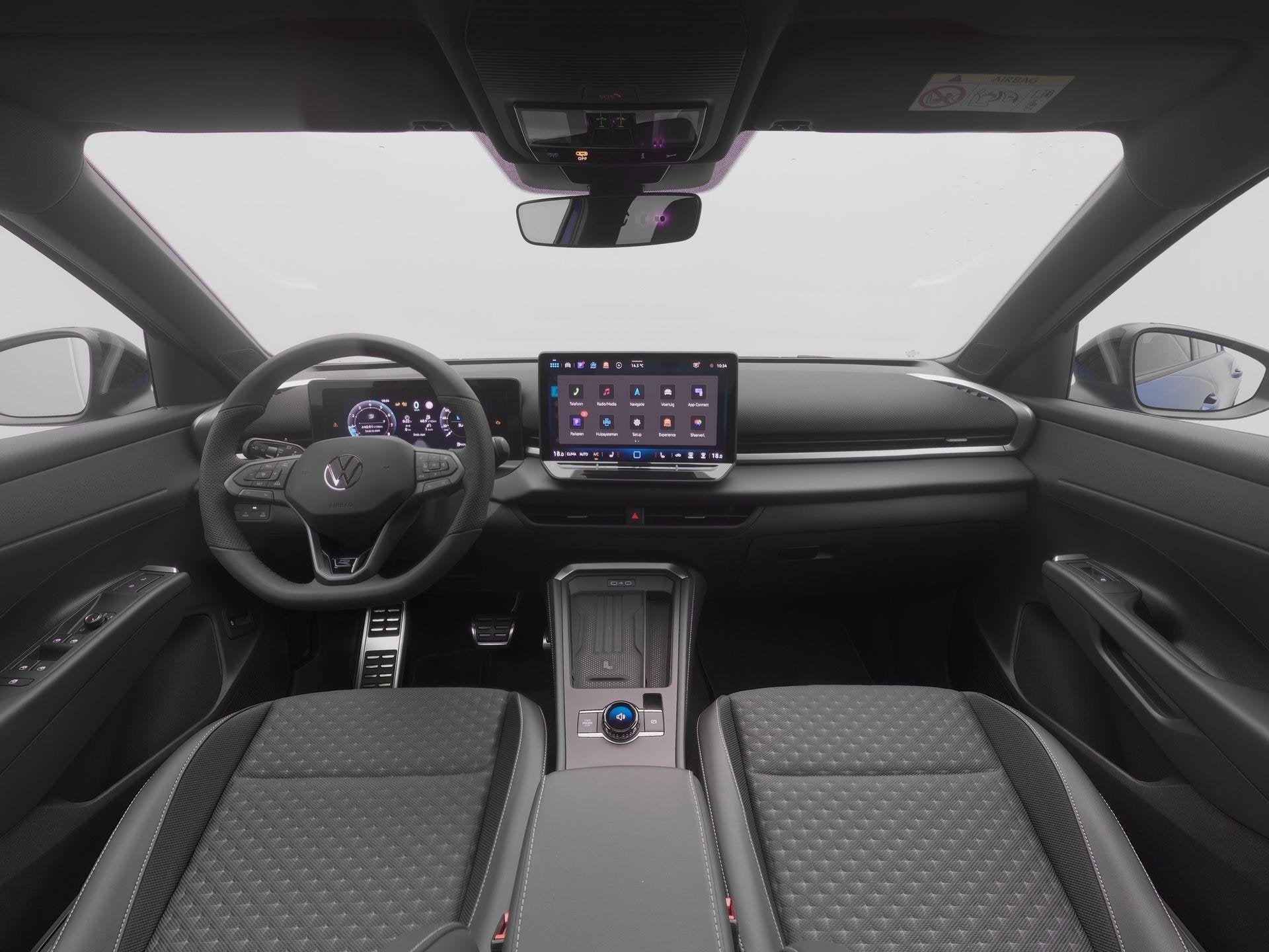 Volkswagen T-Roc R-Line First Edition 1.5 eTSI 150 PK SUV |, Auto's, Volkswagen, 1374 kg, 1498 cc, 4 cilinders, 150 pk