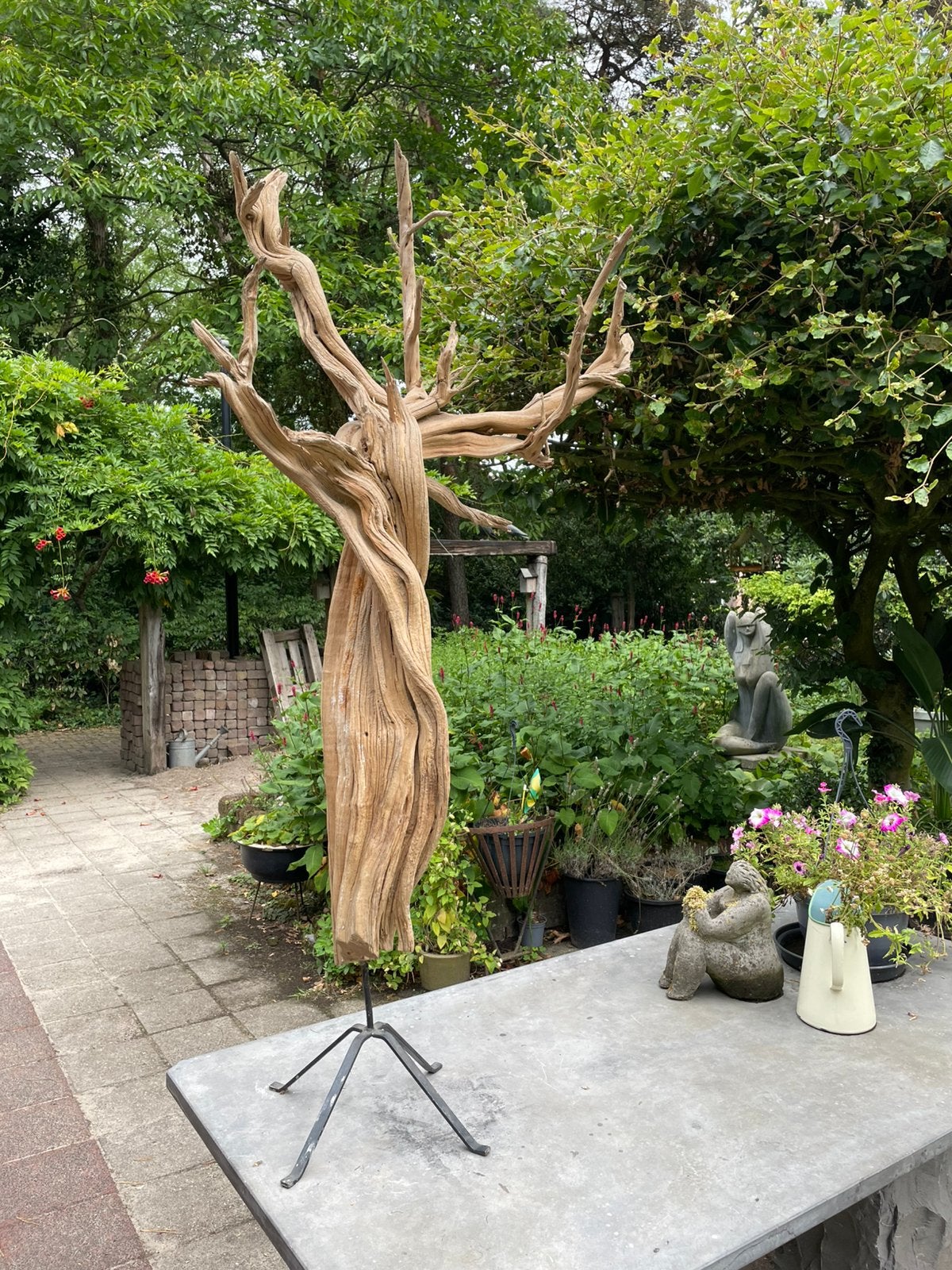 Groot houten ornament op metalen voet. H=1,60m, Ophalen
