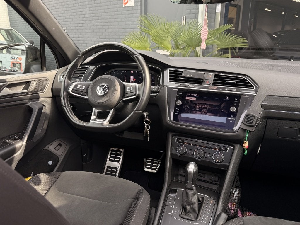 Volkswagen Tiguan 1.5 TSI R-line Panorama ACC! Inruil mogeli, Auto's, Dealer onderhouden, Euro 6, 4 cilinders, 150 pk