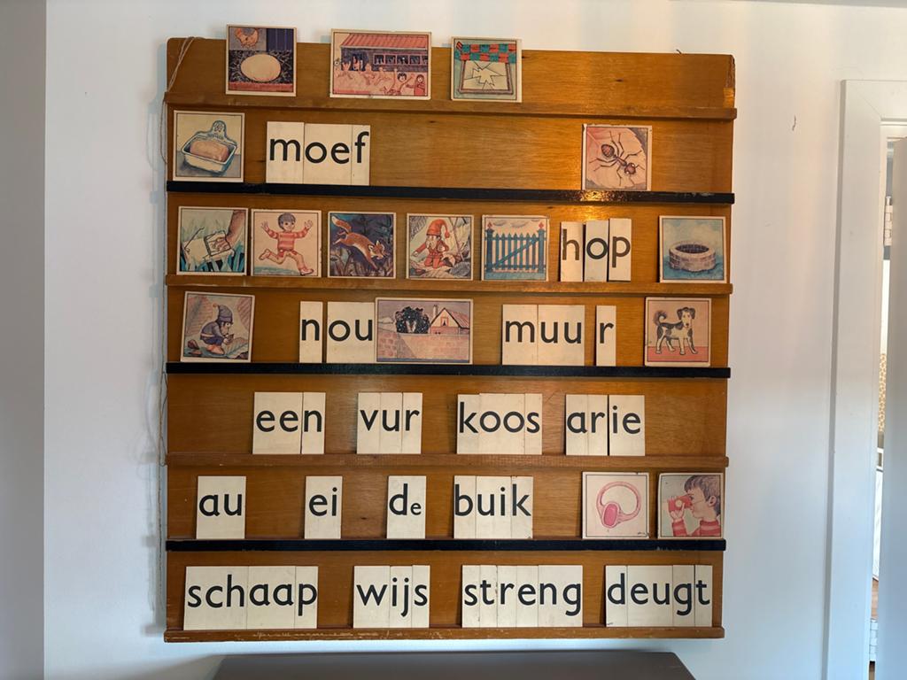Vintage leesplank met aap, noot, mies kaarten, Antiek en Kunst, Ophalen of Verzenden, Overige thema's