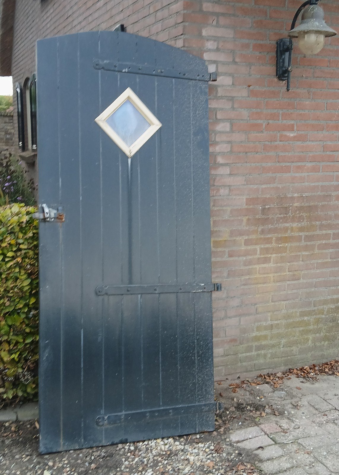 Robuuste houten deur met raampje  95x205 cm, Doe-het-zelf en Verbouw, Ophalen, Gebruikt, 80 tot 100 cm, Buitendeur