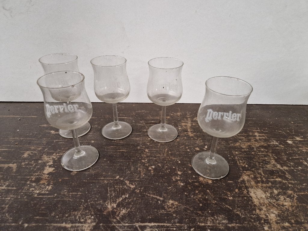 5 stuks Perrier glazen op voet 13cl inhoud, Ophalen of Verzenden, Gebruikt, Overige typen