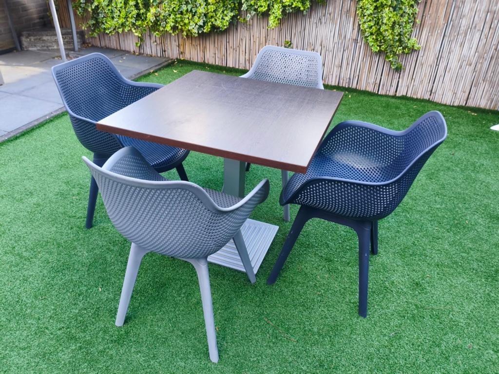 Leuk modern en stevige tuinset., Ophalen, Gebruikt, Overige materialen