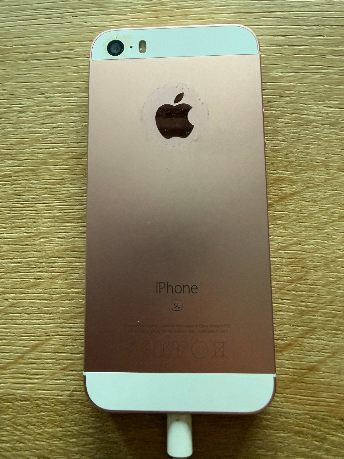 iPhone SE (2016) 32GB Roségoud - Goede Staat, Telecommunicatie, Mobiele telefoons | Apple iPhone, Ophalen, Gebruikt, 84 %, Zonder abonnement