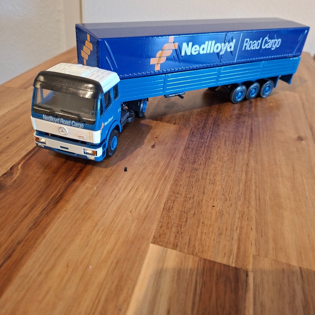 Nedlloyd Road Cargo Mercedes-Benz & DIV Mercedes-Benz items, Verzenden, Zo goed als nieuw, Bus of Vrachtwagen, Lion Toys