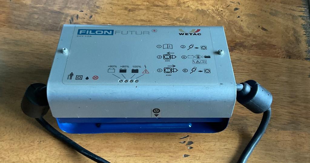 Filon acculader, Ophalen, Zo goed als nieuw