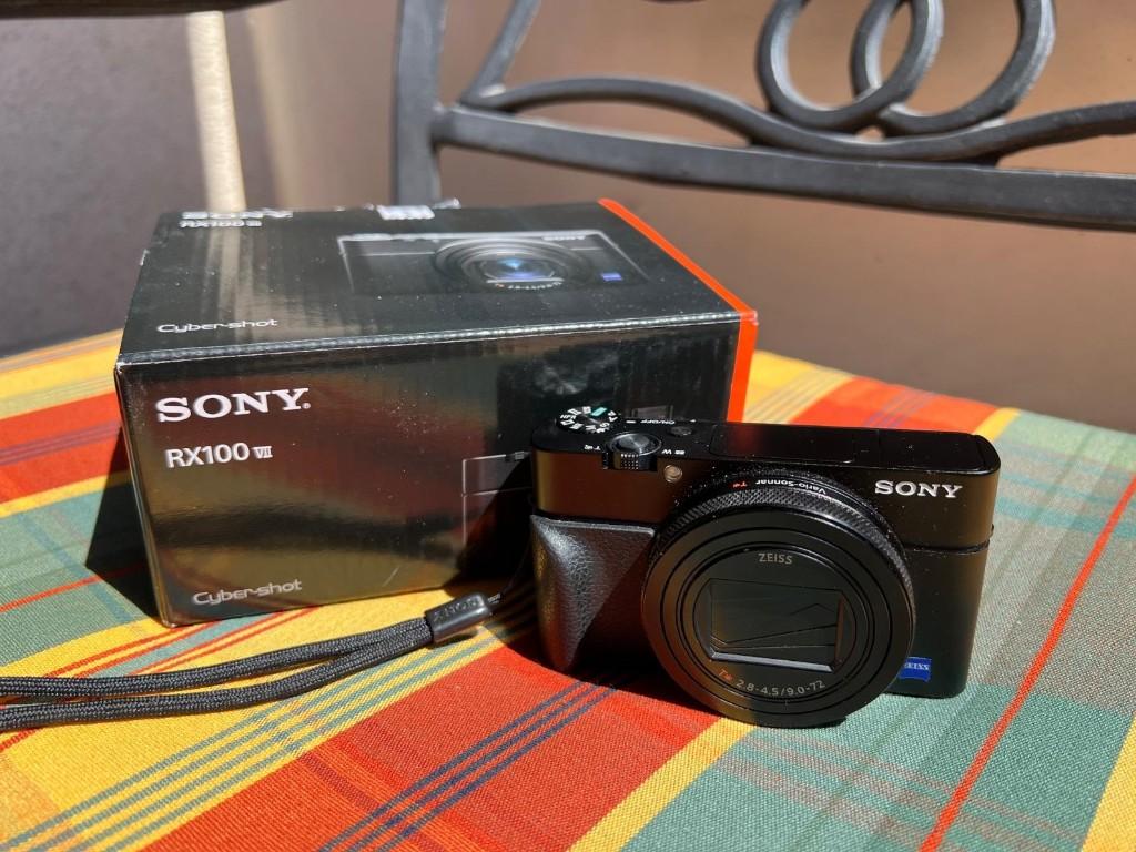 Sony RX100 VII met accessoires en 3 accu’s, Audio, Tv en Foto, Fotocamera's Digitaal, Compact, Ophalen of Verzenden, Zo goed als nieuw