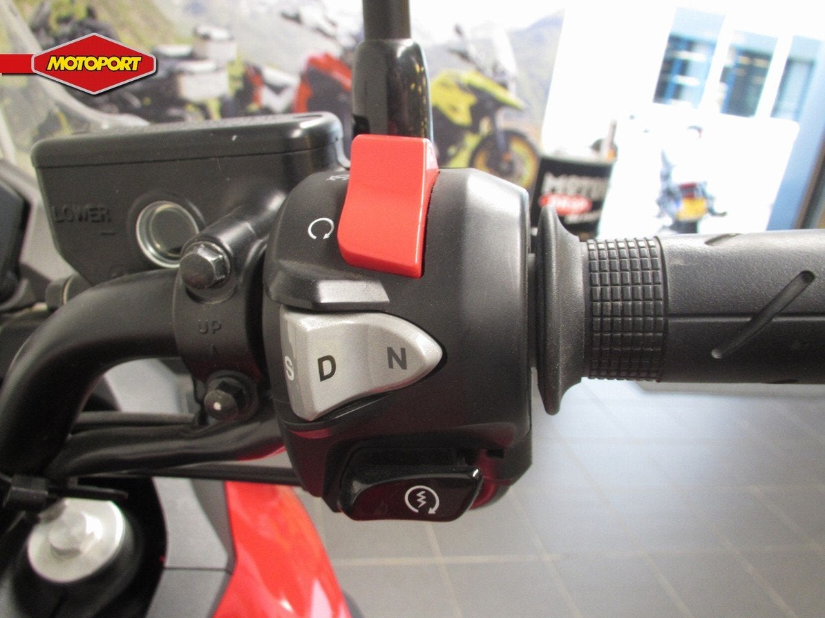 Honda NC 700 X DCT (bj 2013), Doornveld 180-184
B-1731  ZELLIK, BE, Honda Motor Europe Ltd, Belgian Branche, Bedrijf, Toermotor