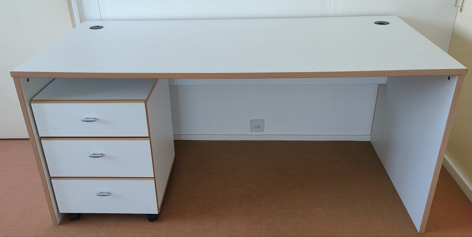 bureau, Huis en Inrichting, Bureaus, Ophalen, 160 cm, Met wielen, Zo goed als nieuw
