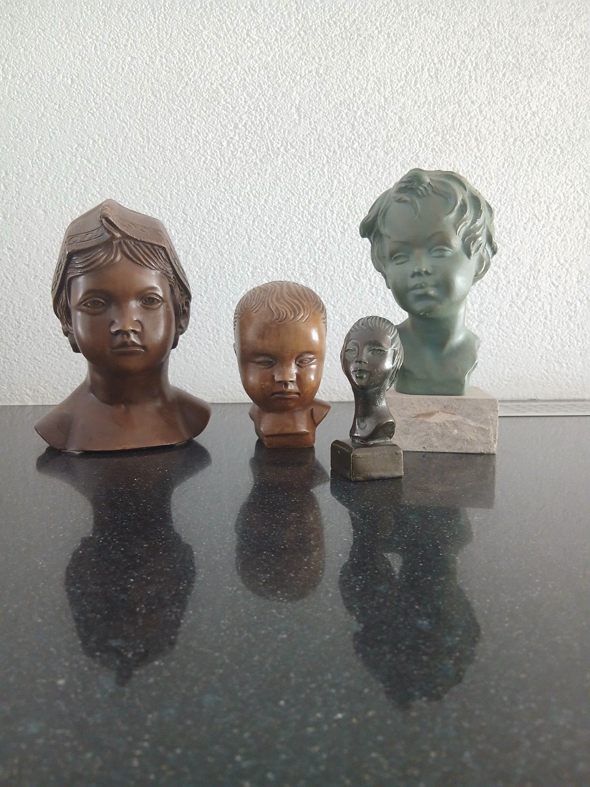 Set van 3 vintage bustes van kinderen, brons en hout, Antiek en Kunst, Buste, Ophalen of Verzenden, Brons, 20 - 50 cm