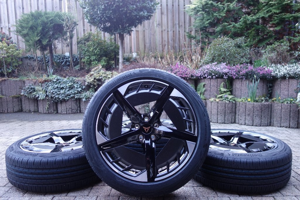 Cupra Born - Nieuwe 20 inch Hurricane velgen en banden, Auto-onderdelen, Banden en Velgen, Ophalen, 215 mm, Banden en Velgen, Nieuw