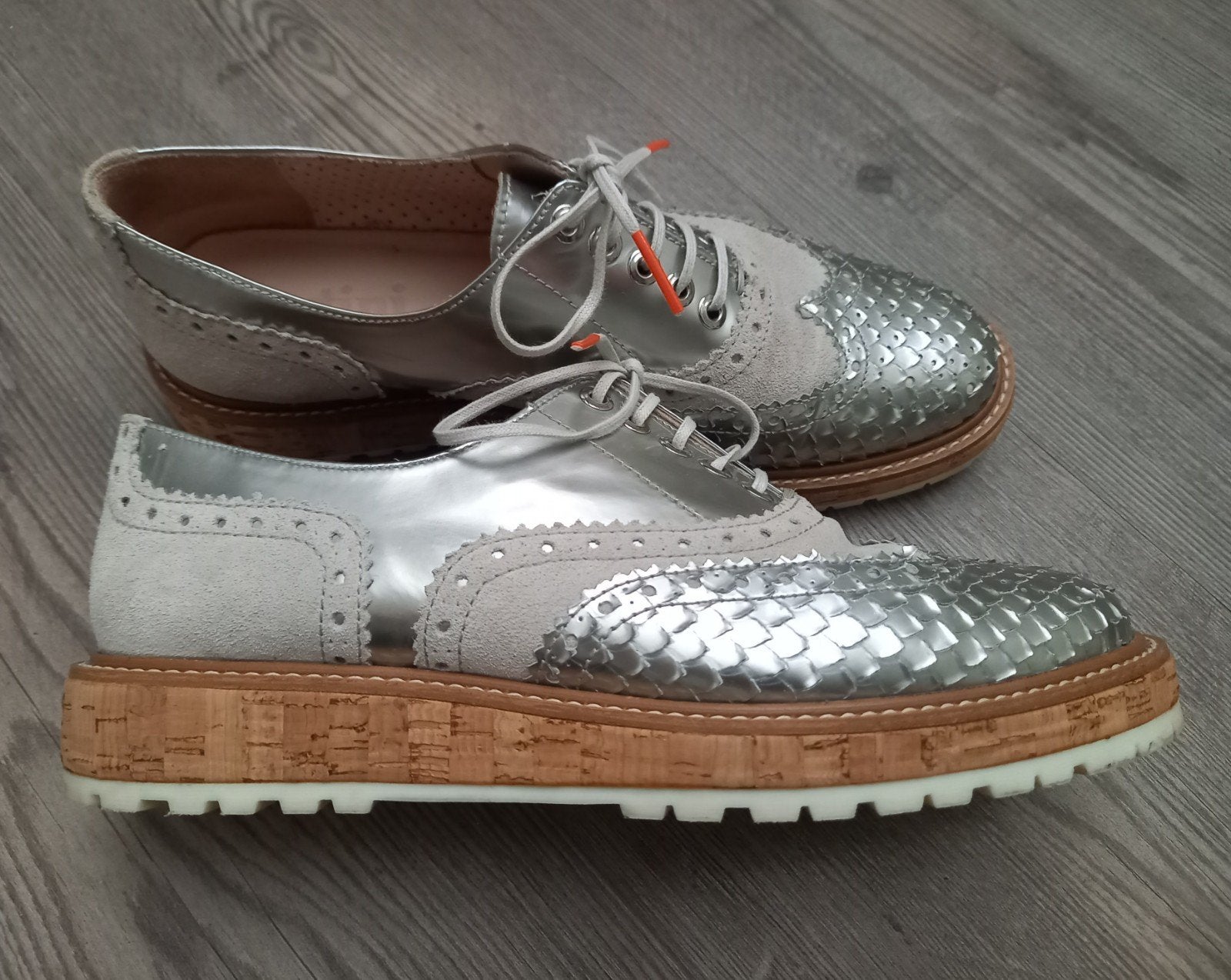 PERTINI zilverkleurige broques veterschoenen 37.5/38 ZGAN, Kleding | Dames, Schoenen, Pertini, Overige kleuren, Verzenden, Overige typen