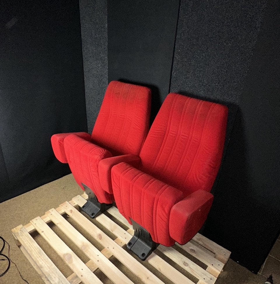 Bioscoopstoelen, Ophalen, Eén