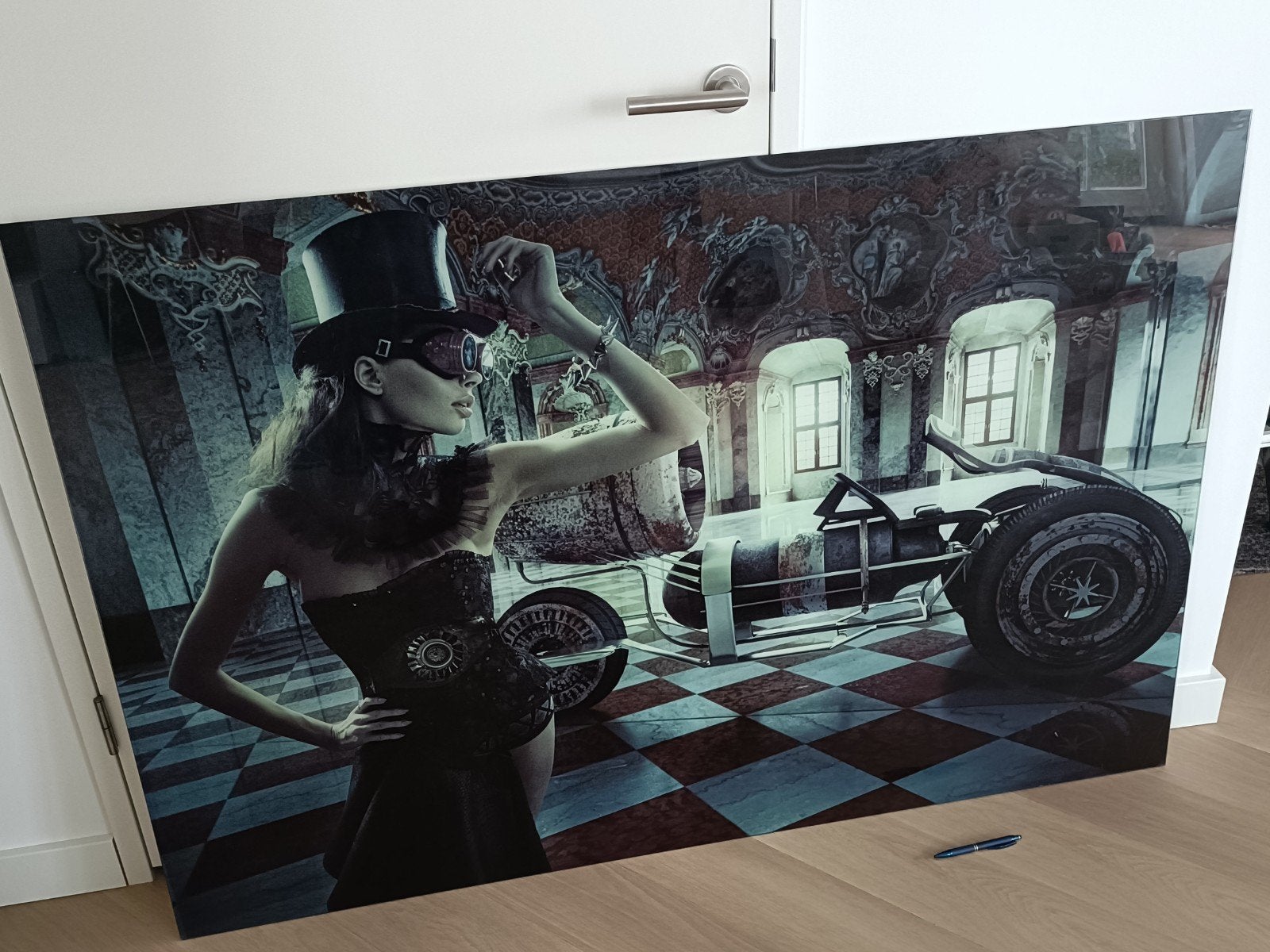 Groot Steampunk Kunstwerk - Vrouw met Hoge Hoed en Bril, Ophalen, 100 tot 125 cm, 75 – 100, Print
