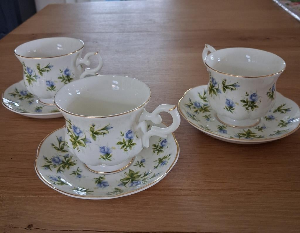 3 Prachtige porseleinen koffiekopjes St.James, Ophalen of Verzenden