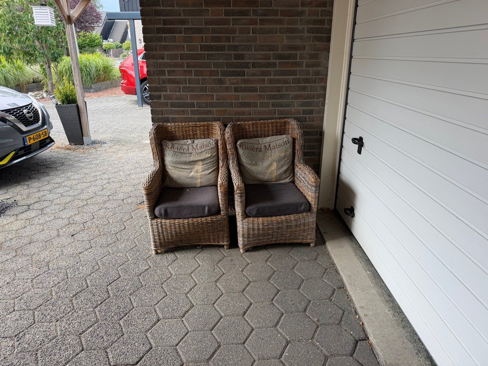Twee rieten stoelen met kussens, Huis en Inrichting, Stoelen, Ophalen, Gebruikt, Twee, Bruin