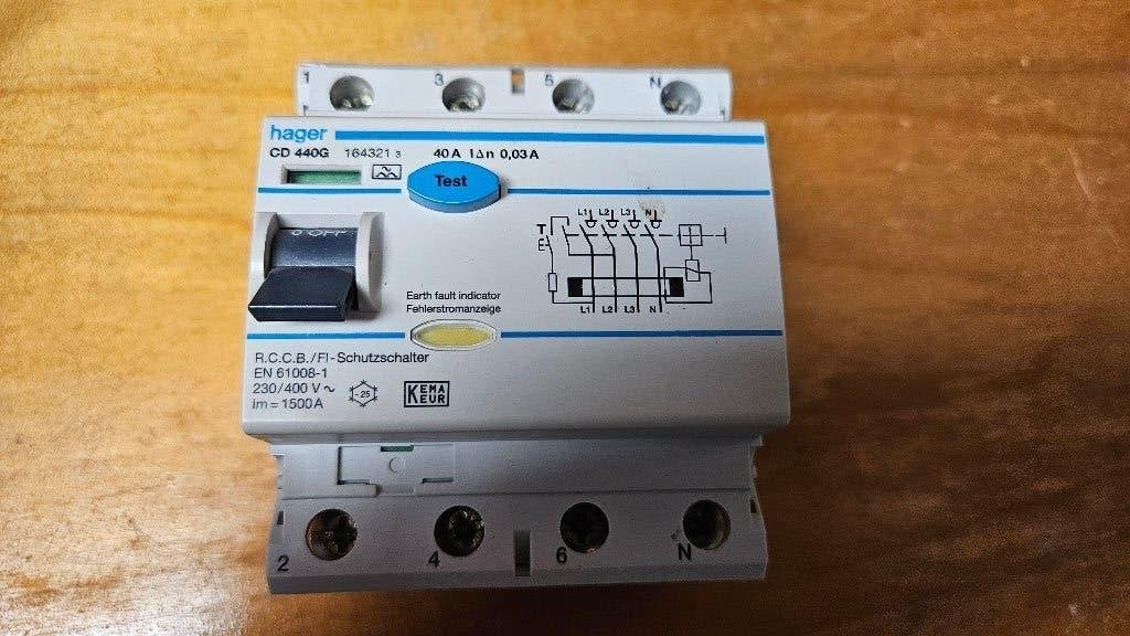 Aardlekschakelaar HAGER 3f+N 40A 30mA, Ophalen of Verzenden, Zo goed als nieuw, Hager, Schakelaar