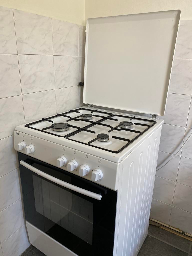 Gasfornuis met oven, Ophalen, 4 kookzones, Zo goed als nieuw, Gas