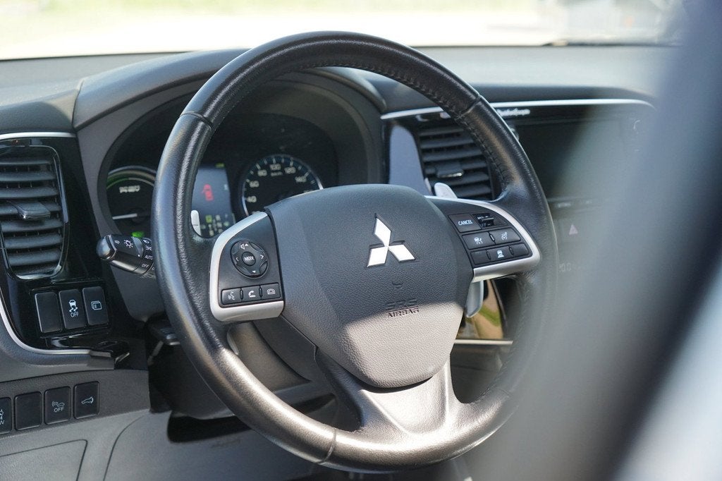 Mitsubishi Outlander 2.0 PHEV Instyle+ | Cool Silver Metalli, Auto's, Mitsubishi, 4 cilinders, Blauw, Leder en Stof, Hybride Elektrisch/Benzine