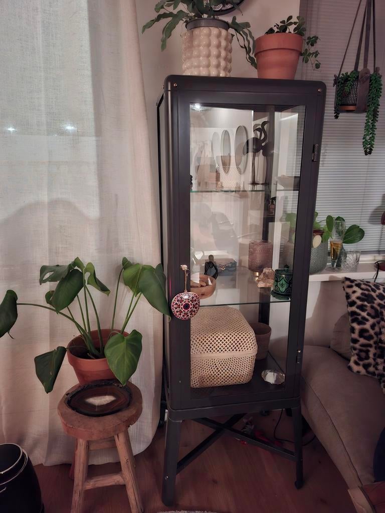 IKEA Fabrikör vitrinekast - Donkergrijs, Huis en Inrichting, Kasten | Vitrinekasten, Met deur(en), 100 tot 150 cm, Industrieel, Modern