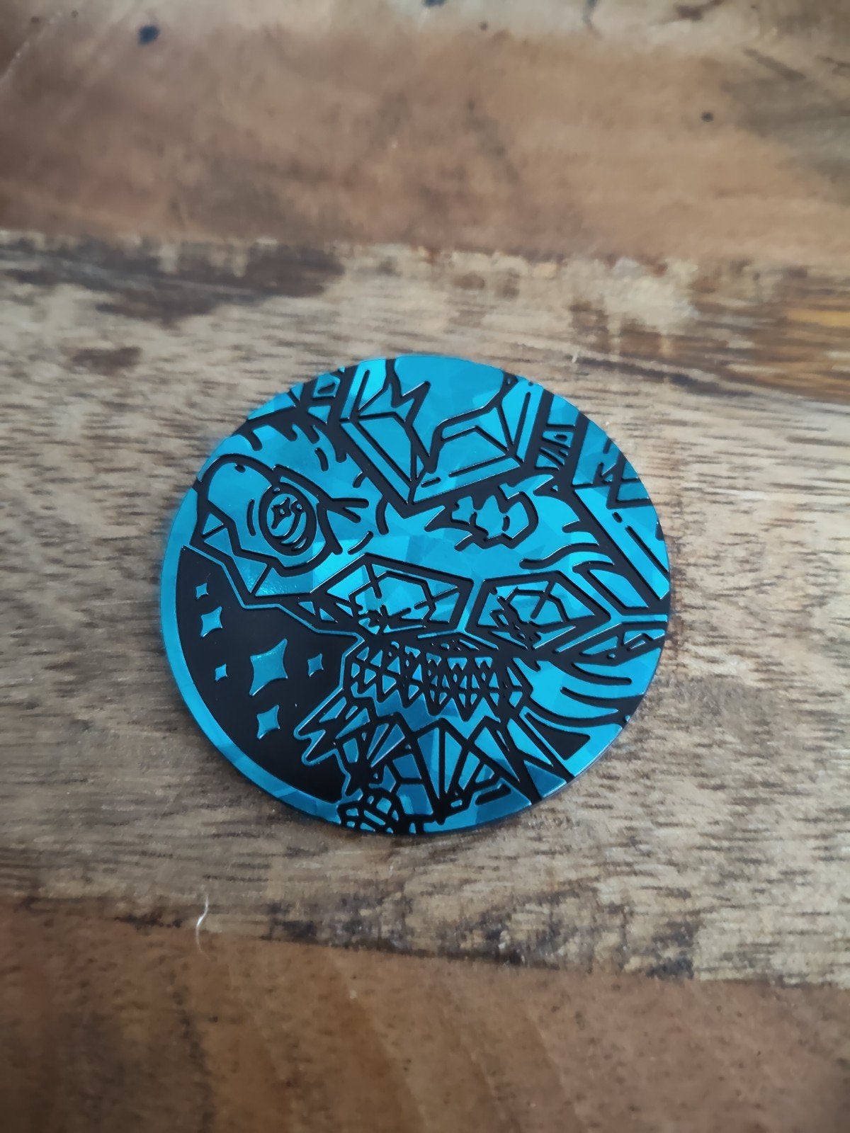 Pokémon TCG Munt - Blauw met Zwart Drakenmotief, Ophalen of Verzenden, Zo goed als nieuw, Overige typen