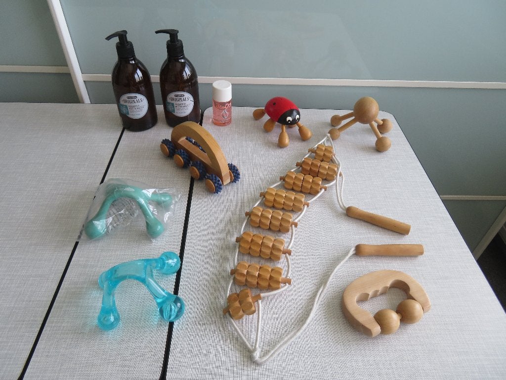 MASSAGEROLLERS  7 stuks +  nieuwe flessen MASSAGEOLIE, Ophalen of Verzenden, Nieuw, Olie of Lotion
