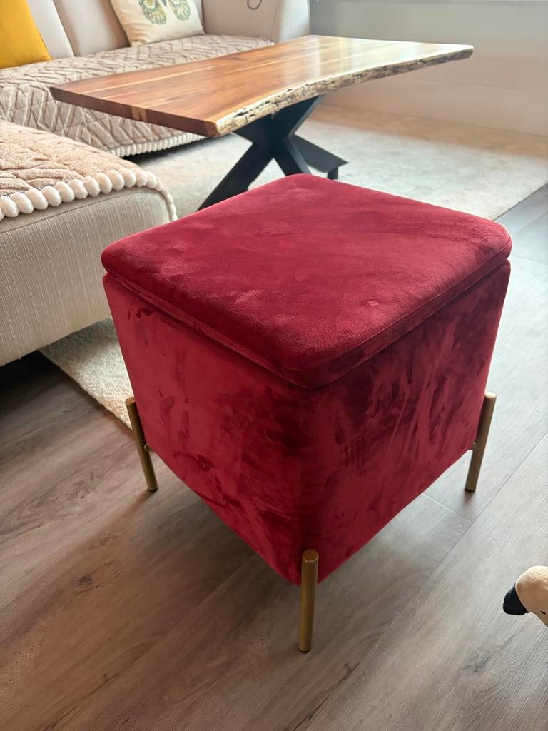 Rode poef met opbergruimte, Ophalen, Minder dan 50 cm, Vierkant, Zo goed als nieuw