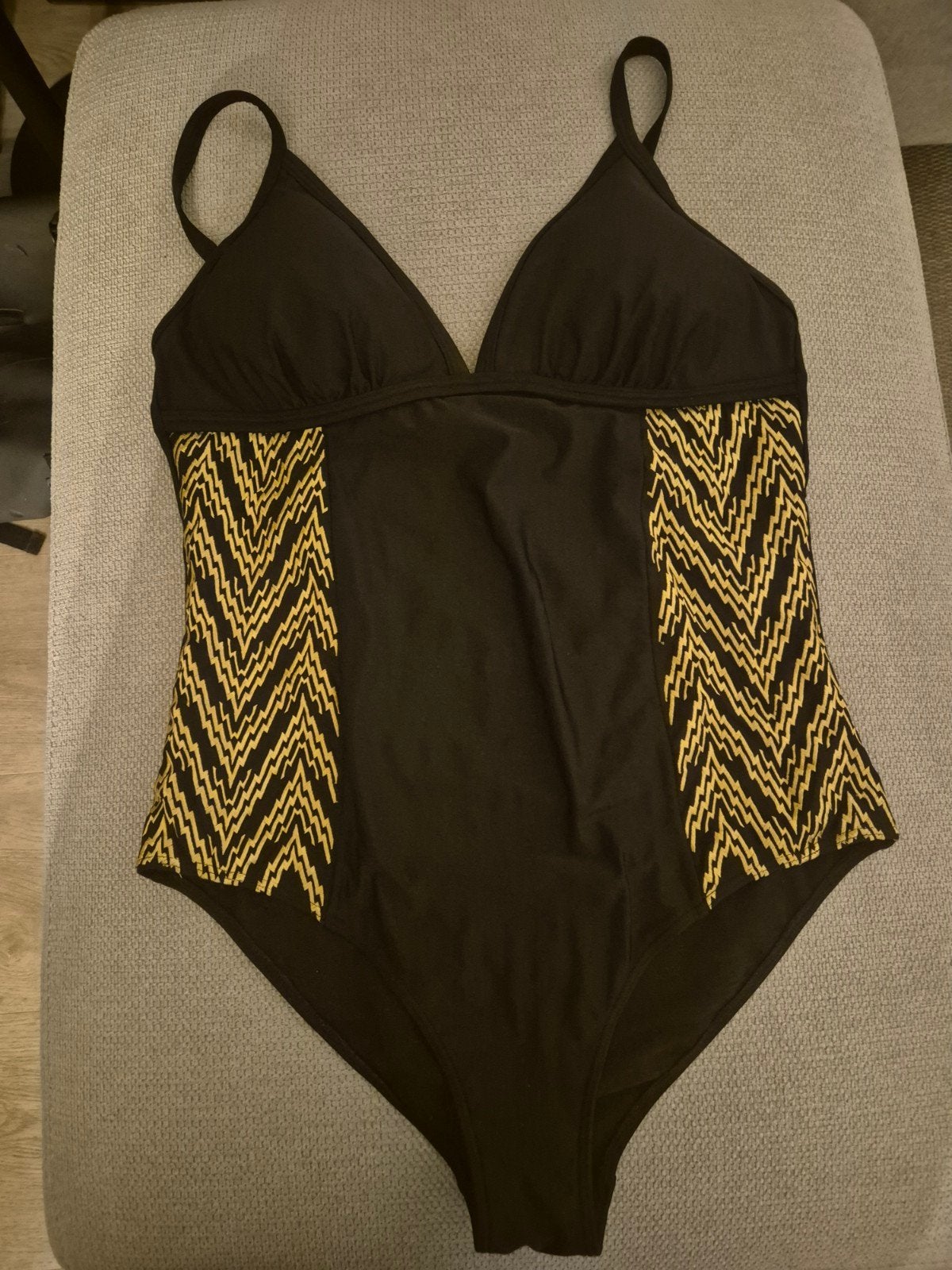 Beachwave badpak zwart goud maat 48 izgs, Beachwave, Zwart, Badpak, Ophalen of Verzenden