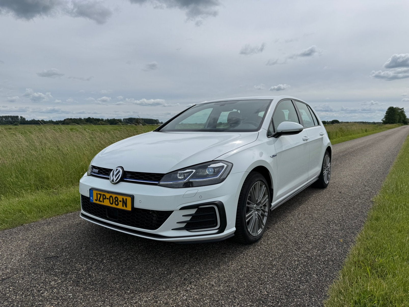 Volkswagen Golf 1.4 GTE 204pk 2019  | LEDER ALCANTARA, 4 cilinders, Wit, Plug-in hybride, 1395 cc