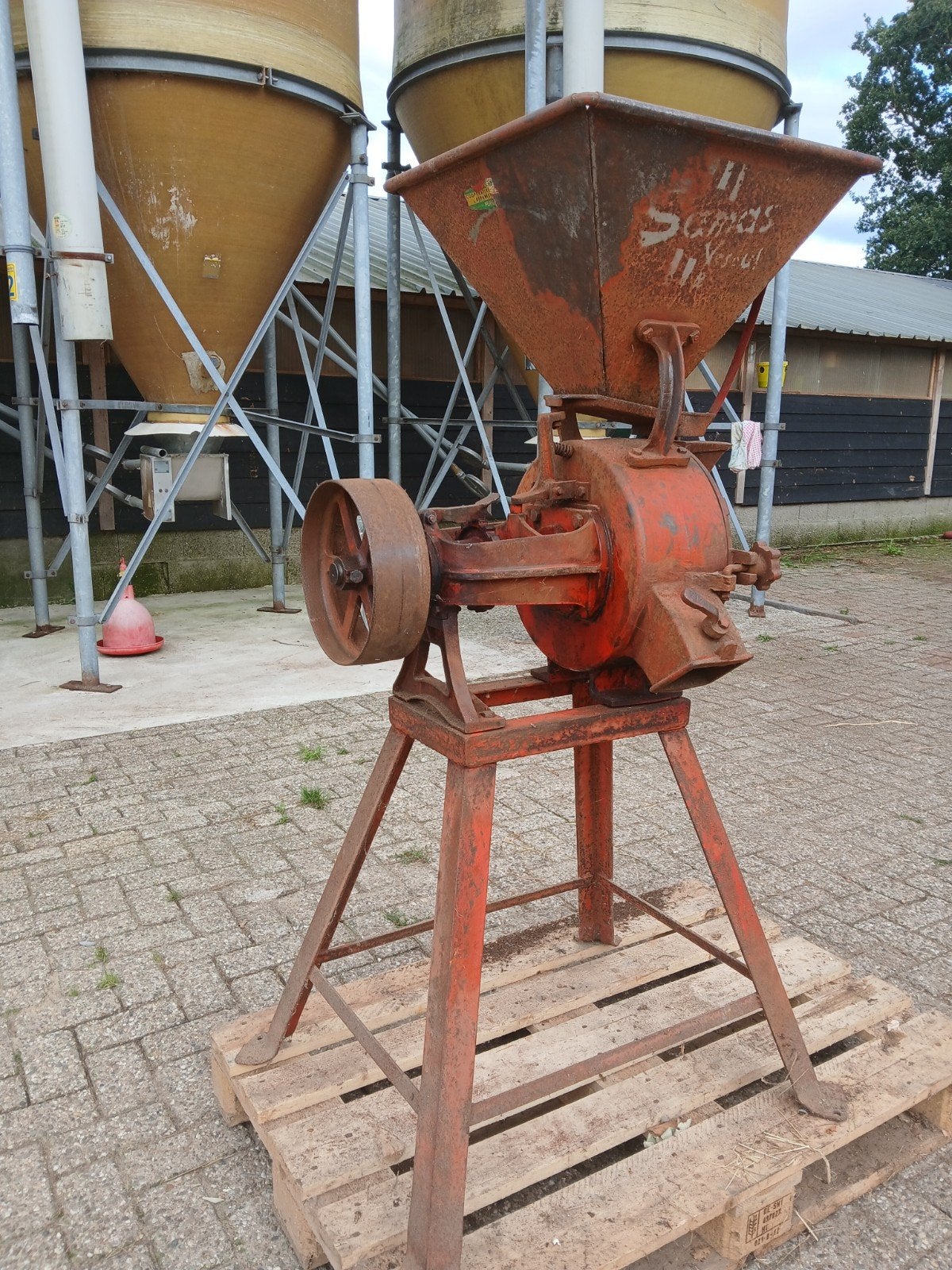 Oude maalmolen / maalsteen - samas, Antiek en Kunst, Antiek | Gereedschap en Instrumenten, Ophalen