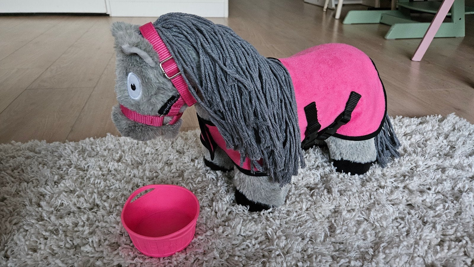 Grijs paard van Crafty Ponies met roze deken en halster, Ophalen of Verzenden, Zo goed als nieuw, Paard
