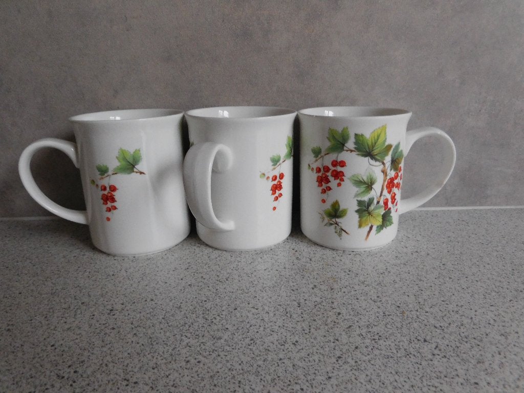 3x Mok Bone China Red Currant St. George, Ophalen of Verzenden, Gebruikt, Porselein, Overige typen