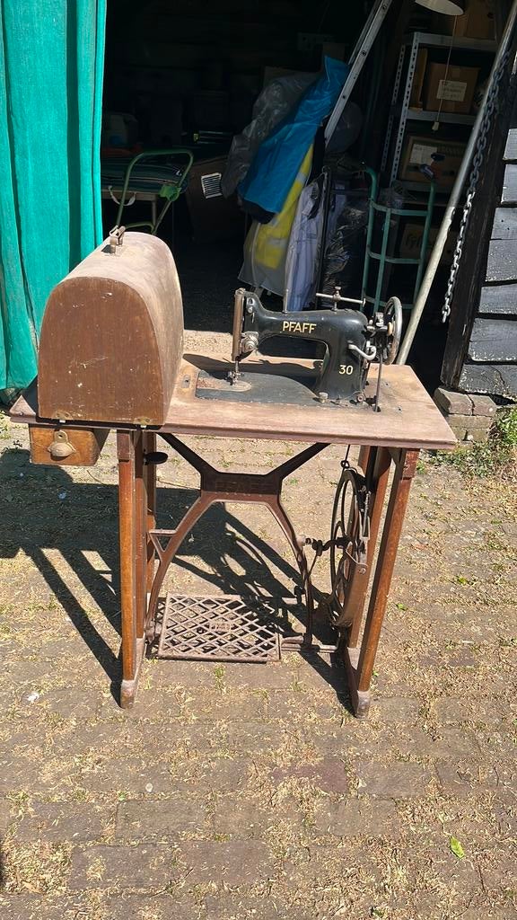 Pfaff Antieke naaimachine, Ophalen
