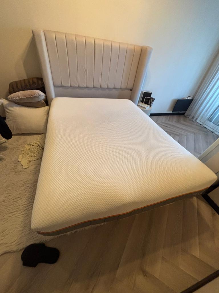 Matras ESLA  Pocketvering 140 x 190 cm, dikte 26 cm, Huis en Inrichting, Slaapkamer | Matrassen en Bedbodems, Tweepersoons, Zo goed als nieuw