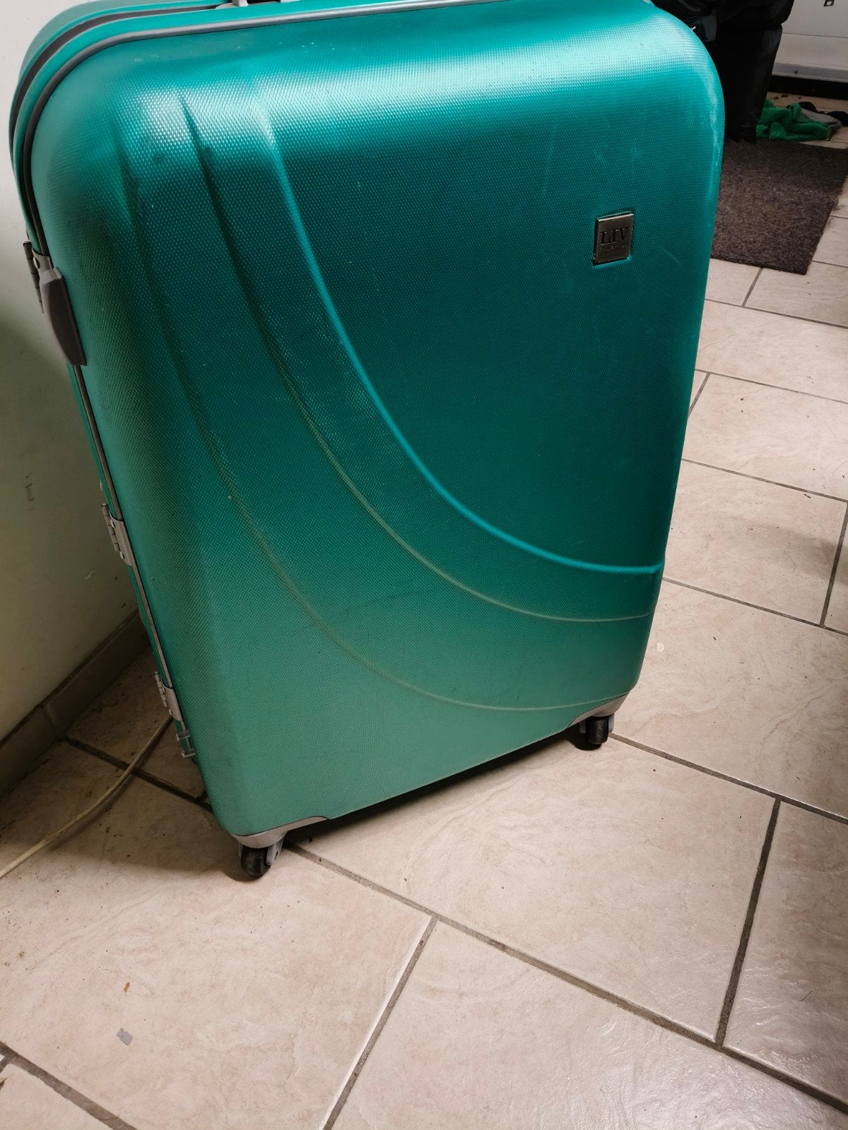 Liv hard shell koffer 76x50x30 cm, Ophalen, Gebruikt, Hard kunststof, Wieltjes